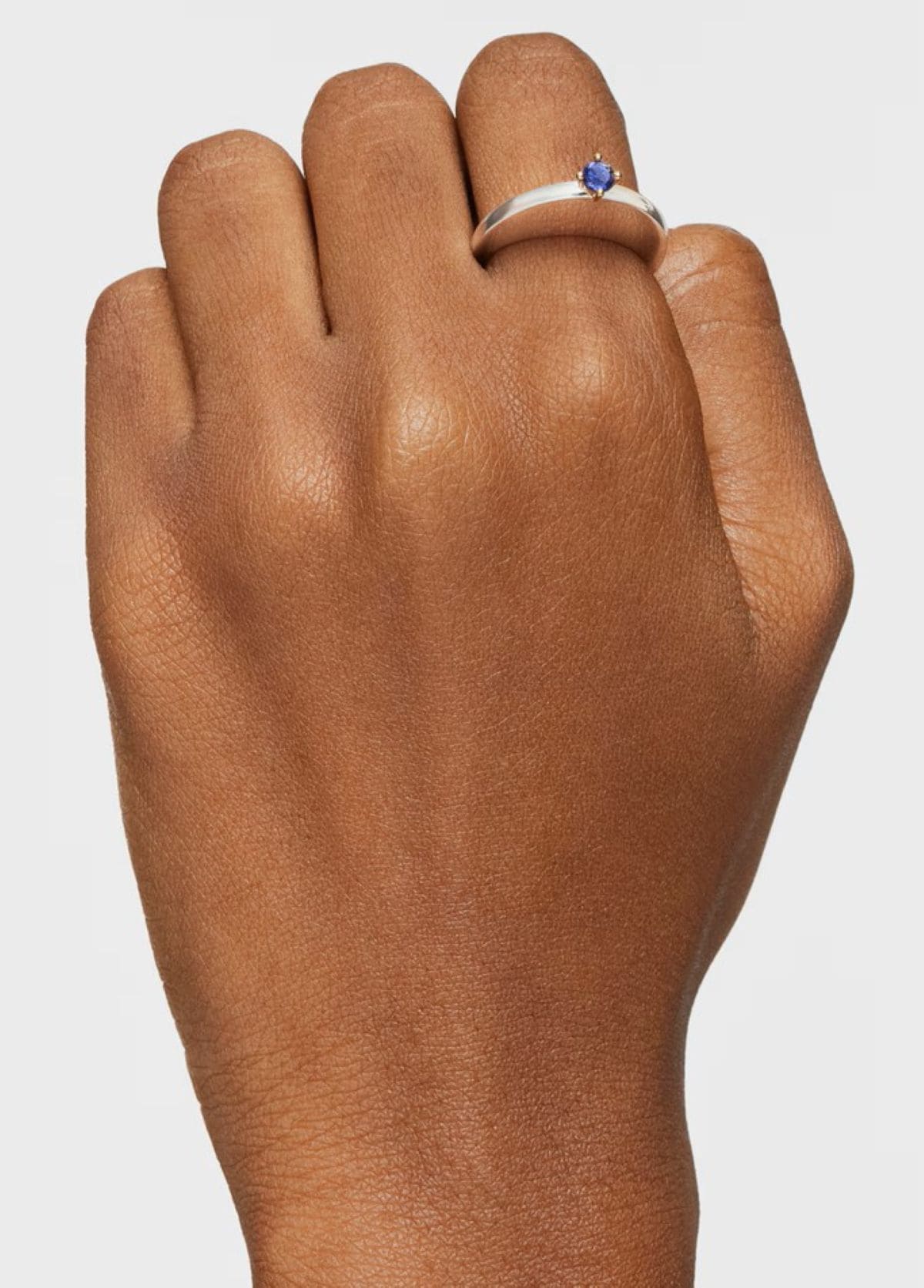 Anillo grande bicolor oval y iolita 'My Other Half' de Tous