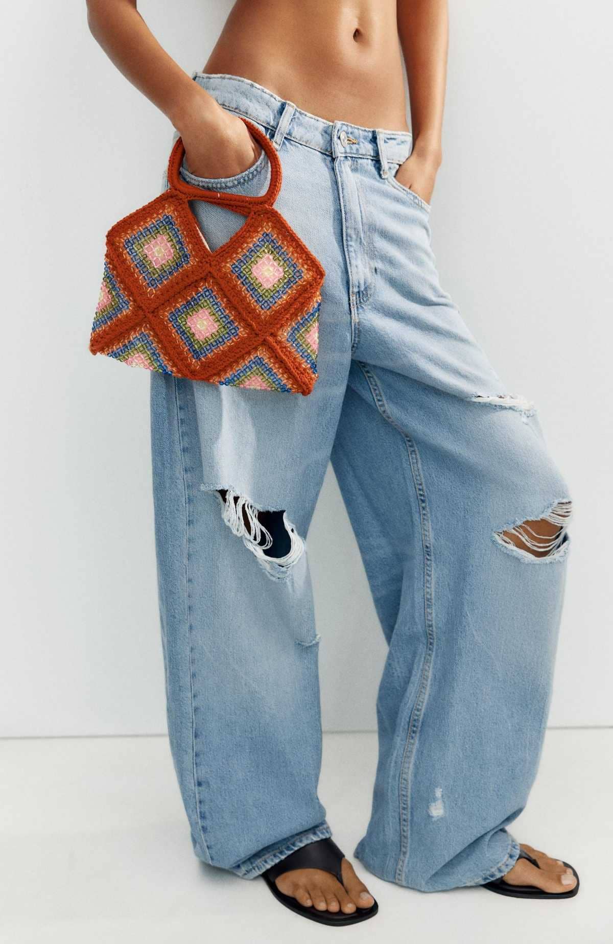 Mini saca crochet abalorios de Zara