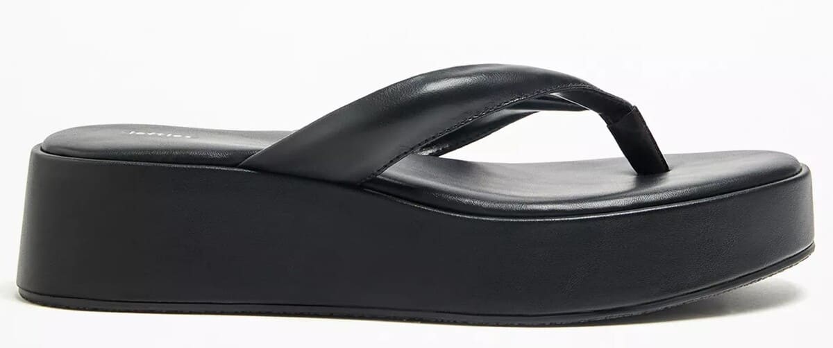 Sandalia de tira simple con posición de dedo