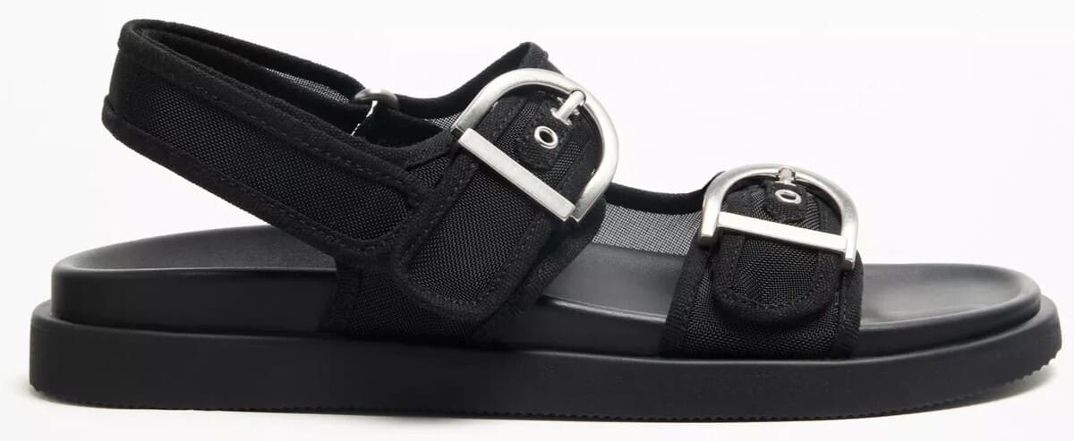 Sandalia plana con doble hebilla