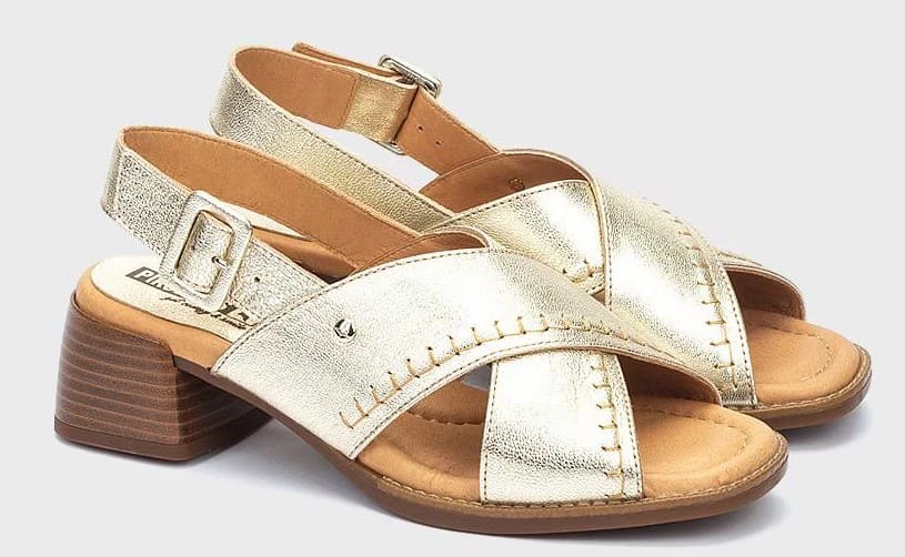 Sandalias de piel con cierre de hebilla