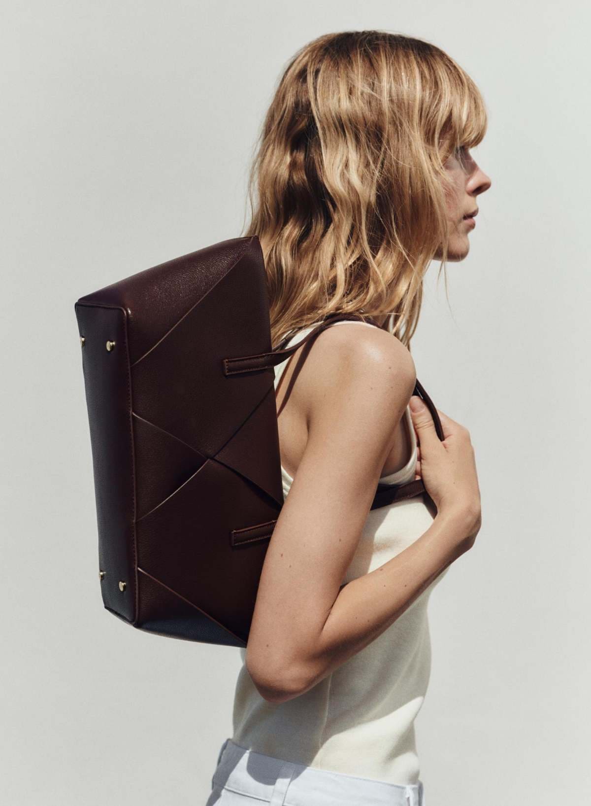 Bolso alargado entrelazado de Zara