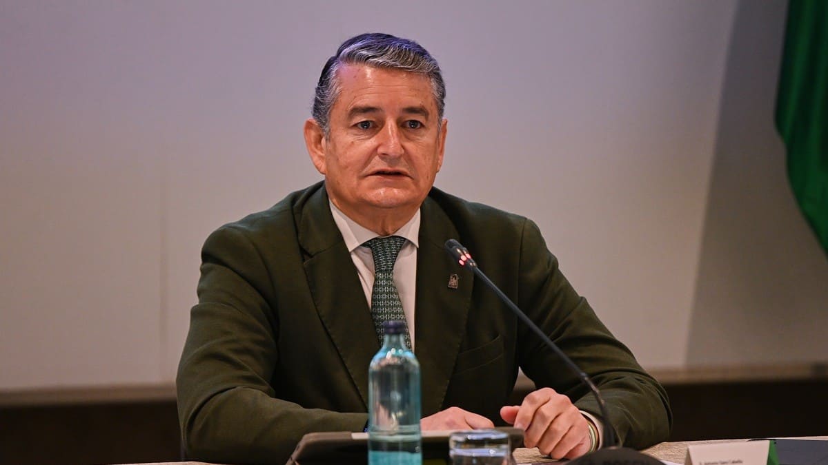 Sanz atiende a los medios | Salvador López Medina