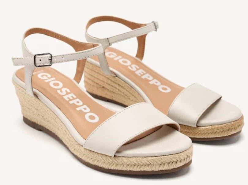 Sandalias de cuña con cierre de hebilla