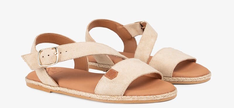 Sandalia plana de pala sencilla, Popa