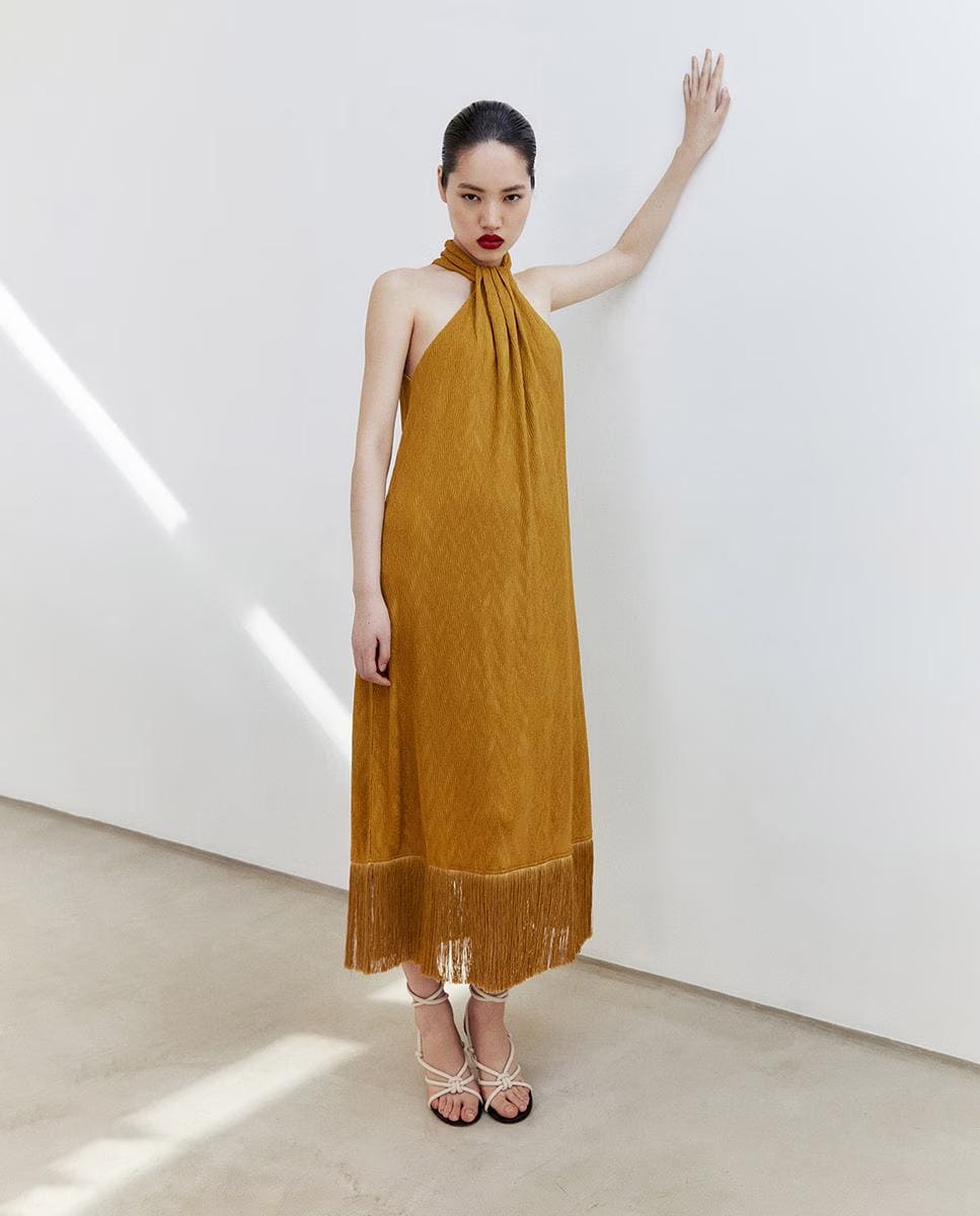 Vestido con detalle bajo de flecos