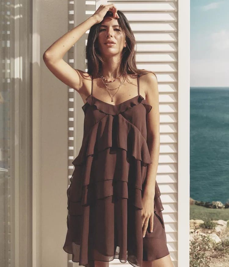 Vestido corto volantes