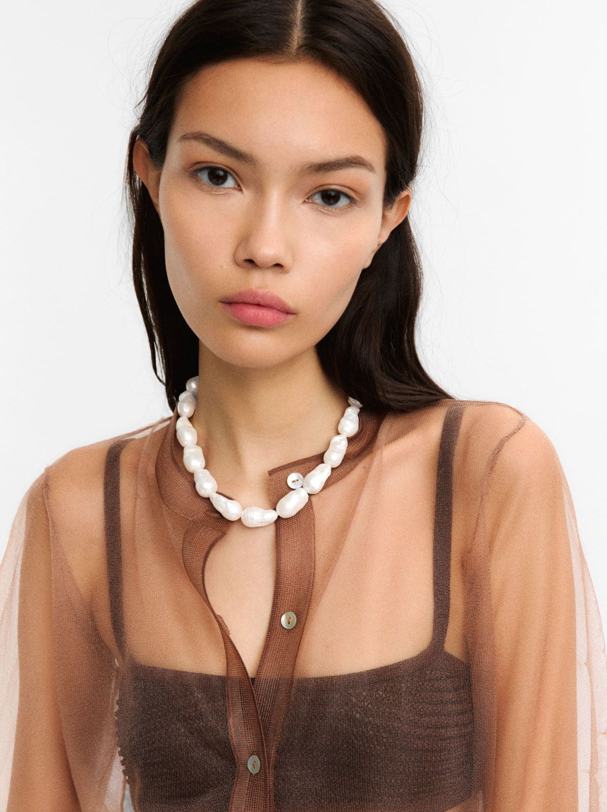 Collar corto con perlas barrocas de agua dulce de Parfois