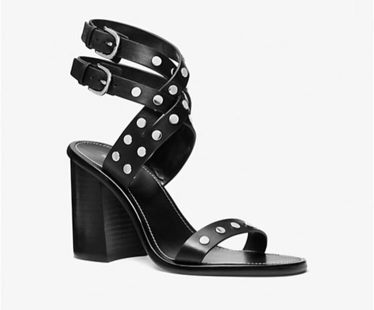 MICHAEL Michael Kors Sandalia Irene de piel con tachuelas y tacón en bloque