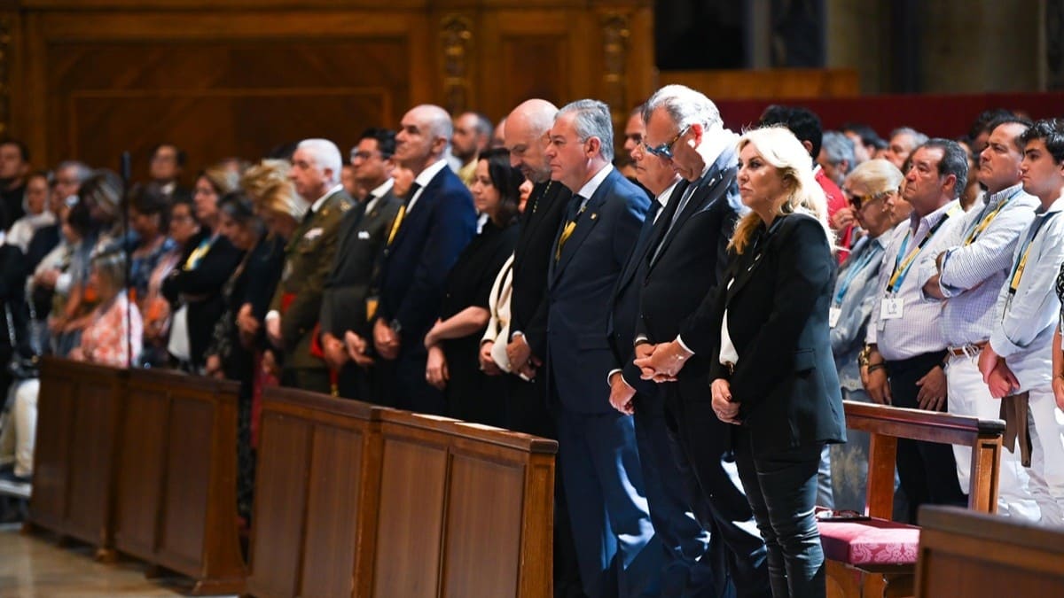 Numerosas personalidades se han dado cita en el acto religioso | Salvador López Medina