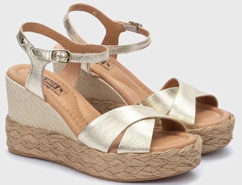 Sandalias de piel con cierre de hebilla en color plata