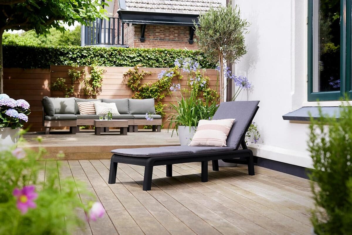 Tumbona de jardín plegable con cojín incluido Keter Palma