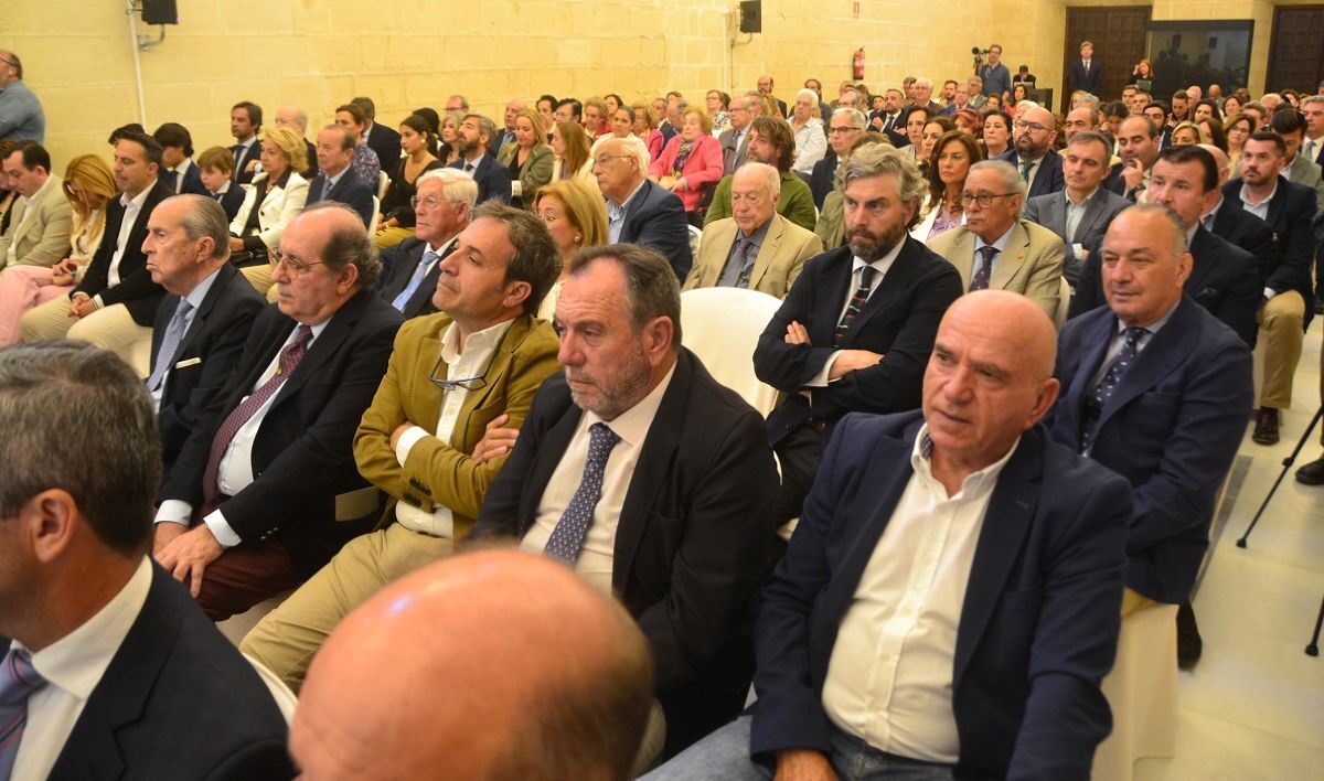 Público en Los Claustros I Breña