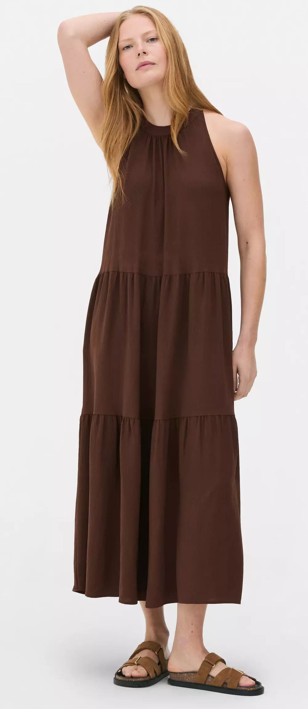 El vestido a capas de corte trapecio de Paula Echevarría en color marrón chocolate de Primark