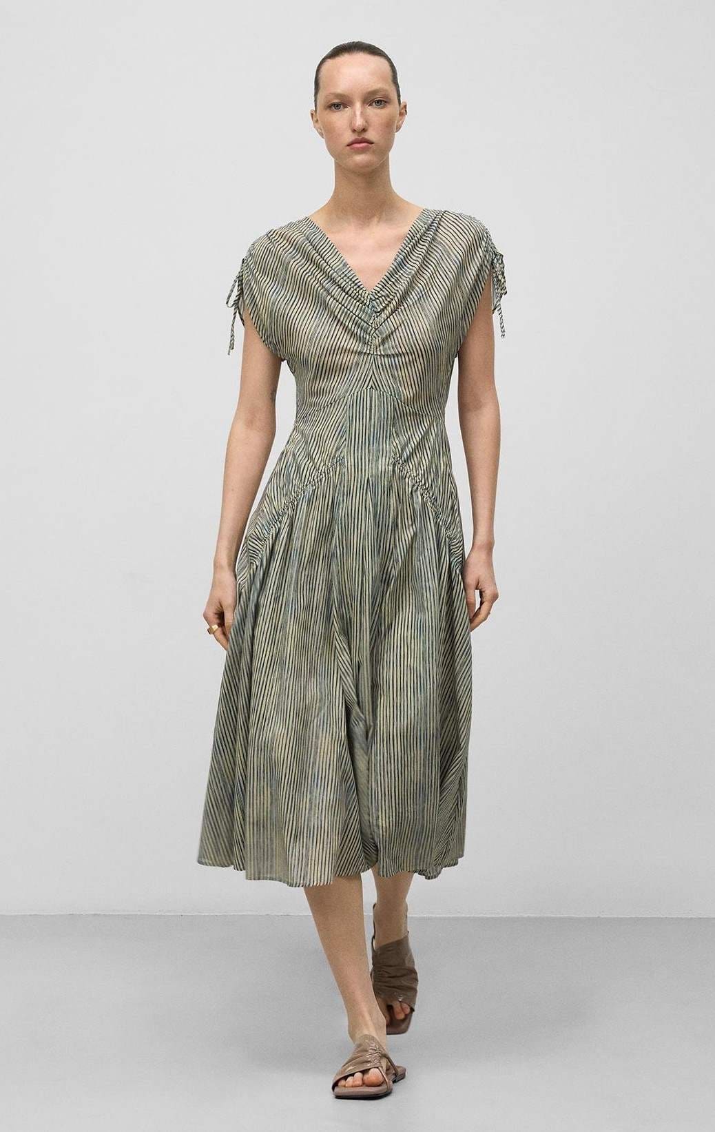 Adolfo Dominguez Vestido de rayas fruncido en El Corte Inglés