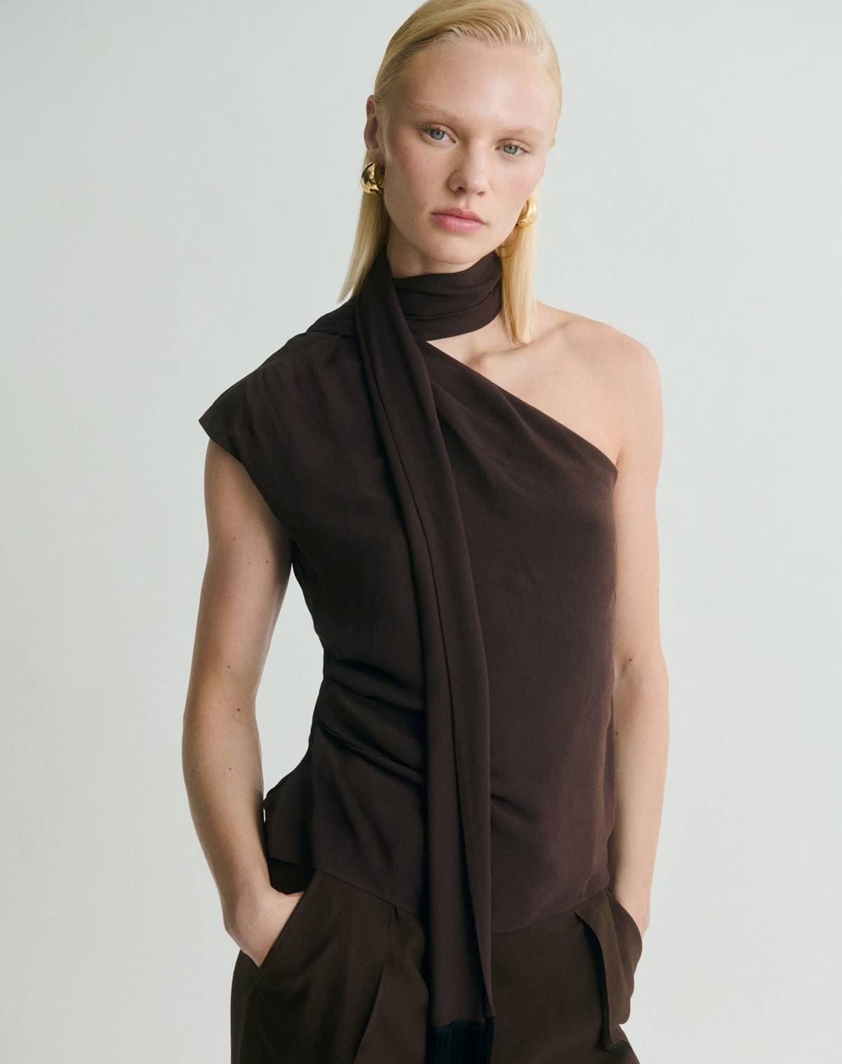 Blusa asimétrica fular detalle flecos de Mango