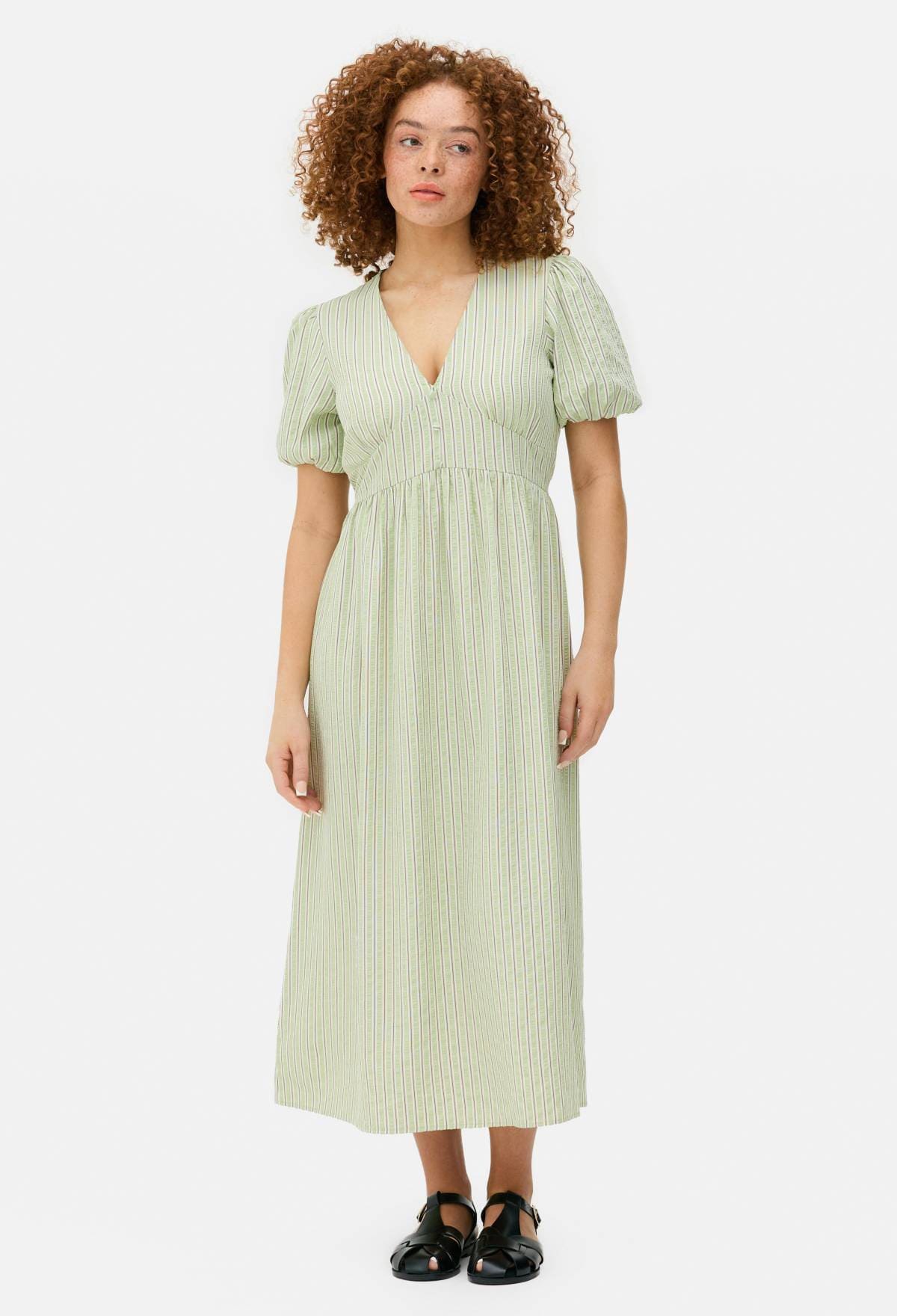 Vestido midi texturizado con botones