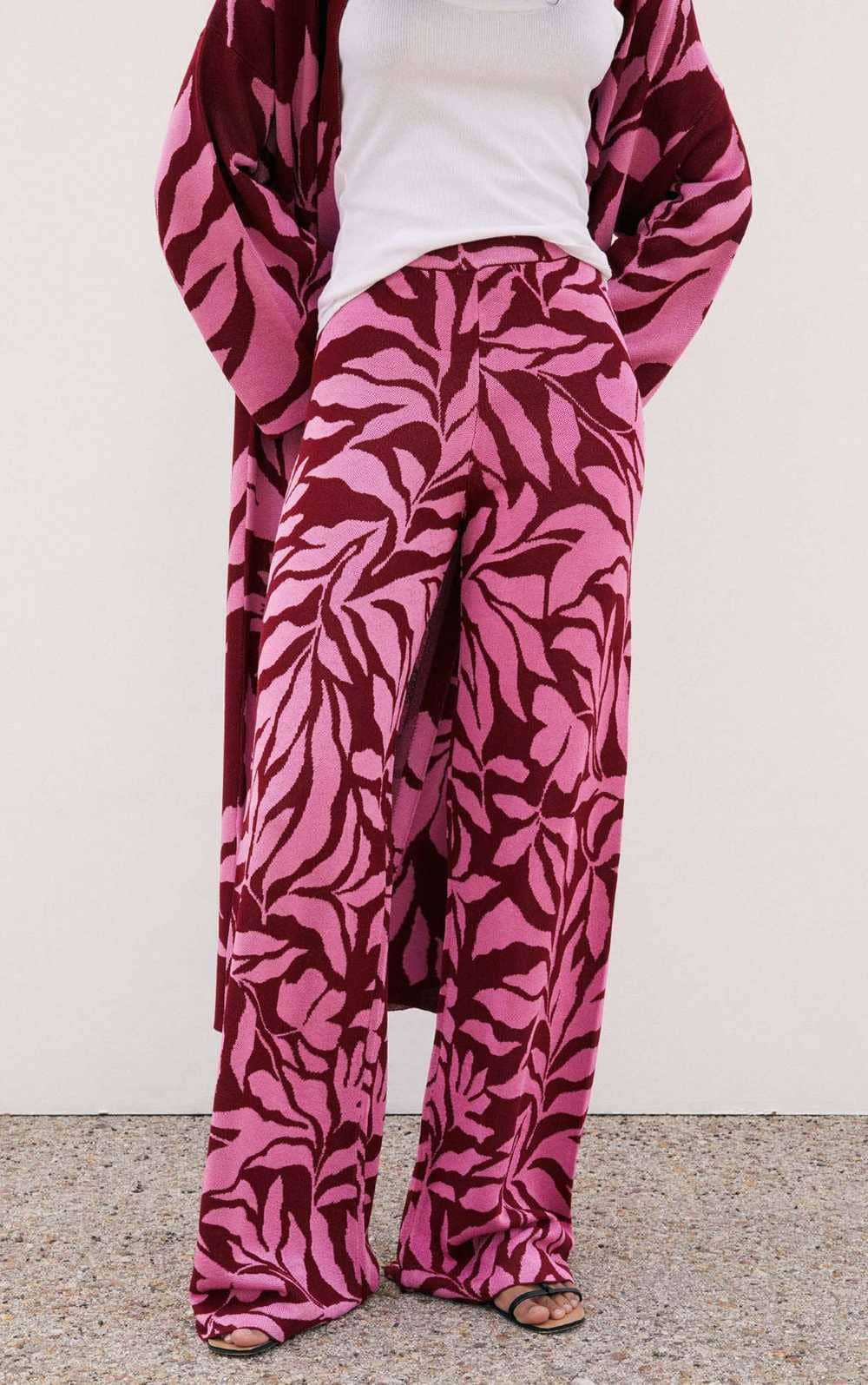 Pantalón jacquard flores de Sfera