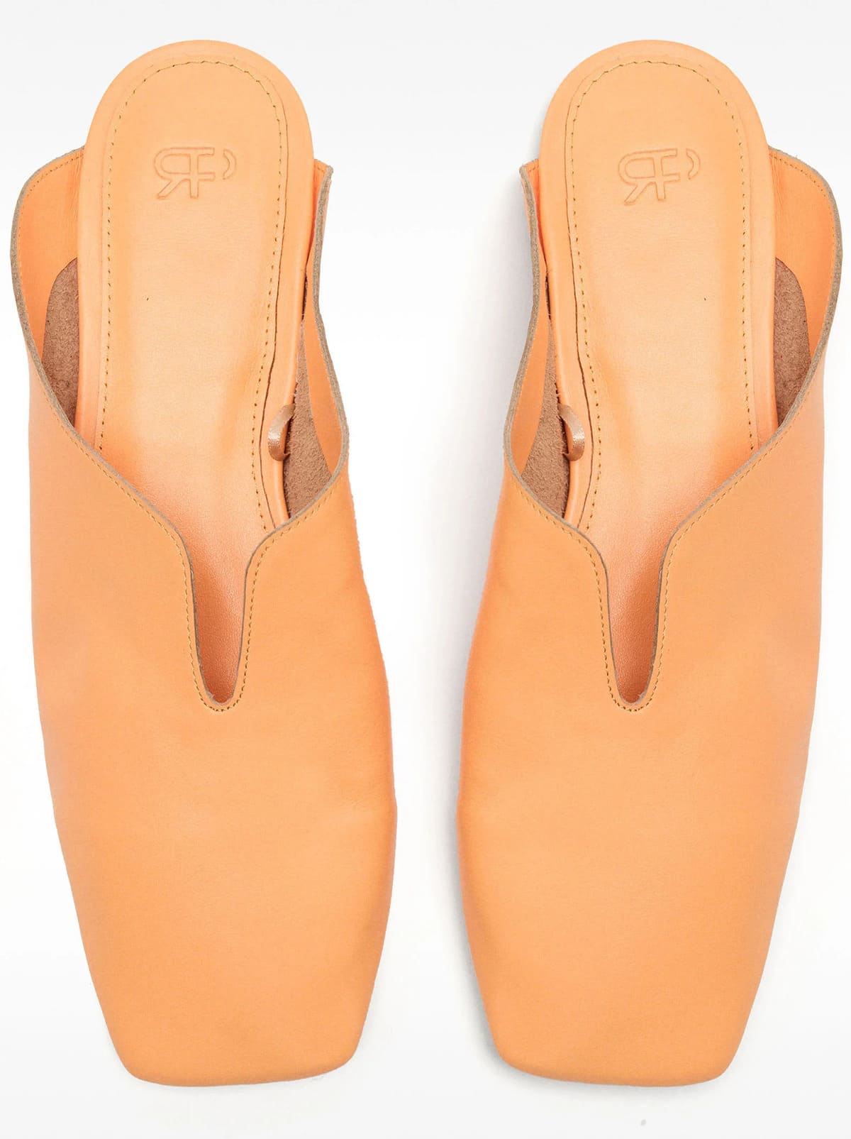 Los nuevos zapatos planos de piel en color naranja de Parfois