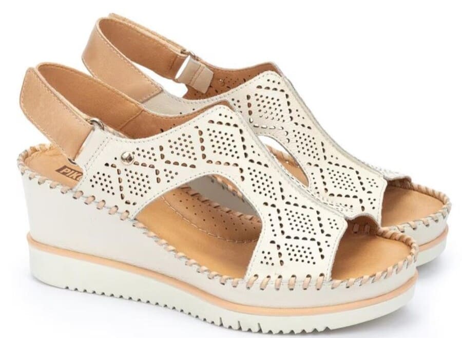 Sandalias de cuña Aguadulce en piel con pala troquelada y cierre adherente