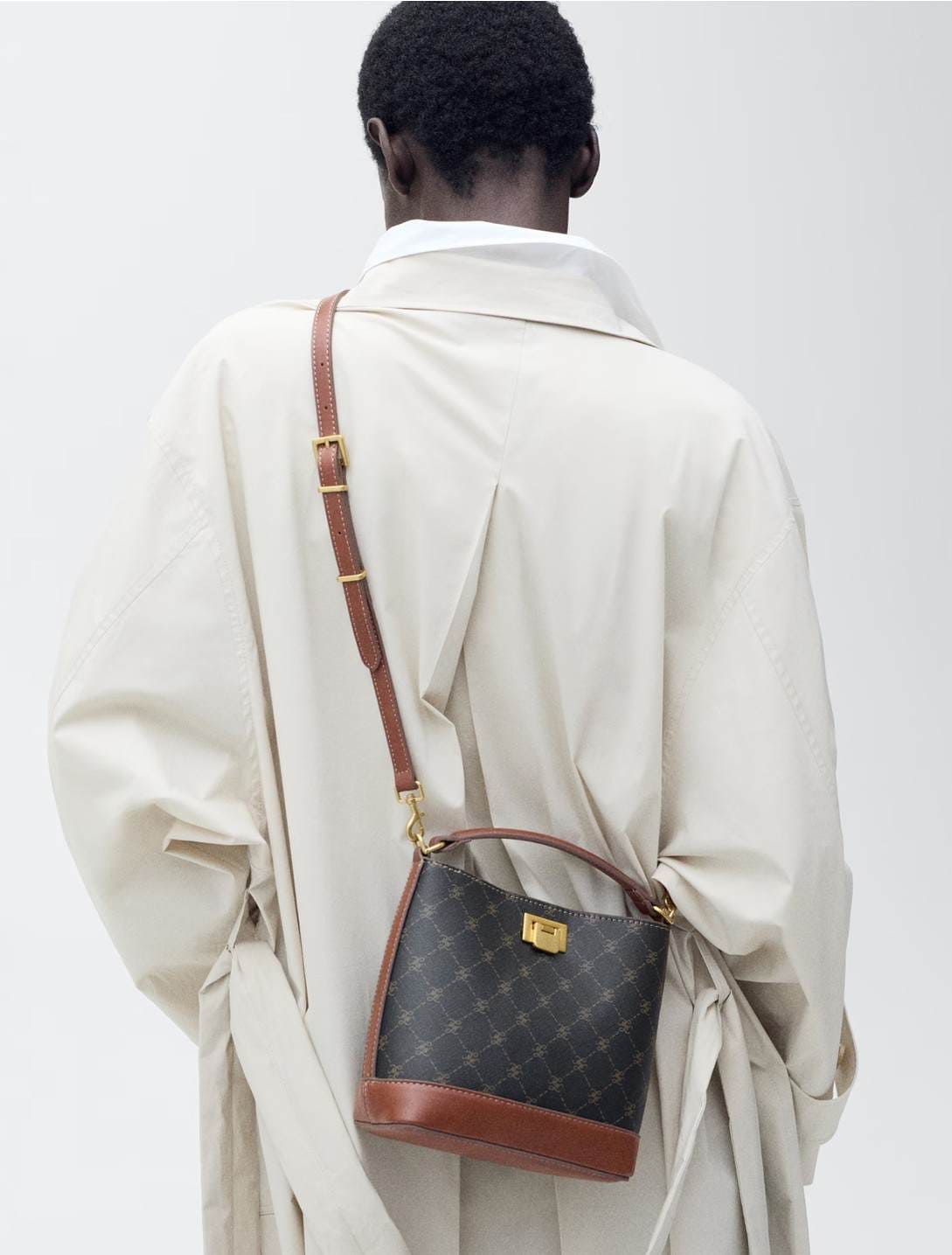 Bolso mini shopper estampado logo de Mango