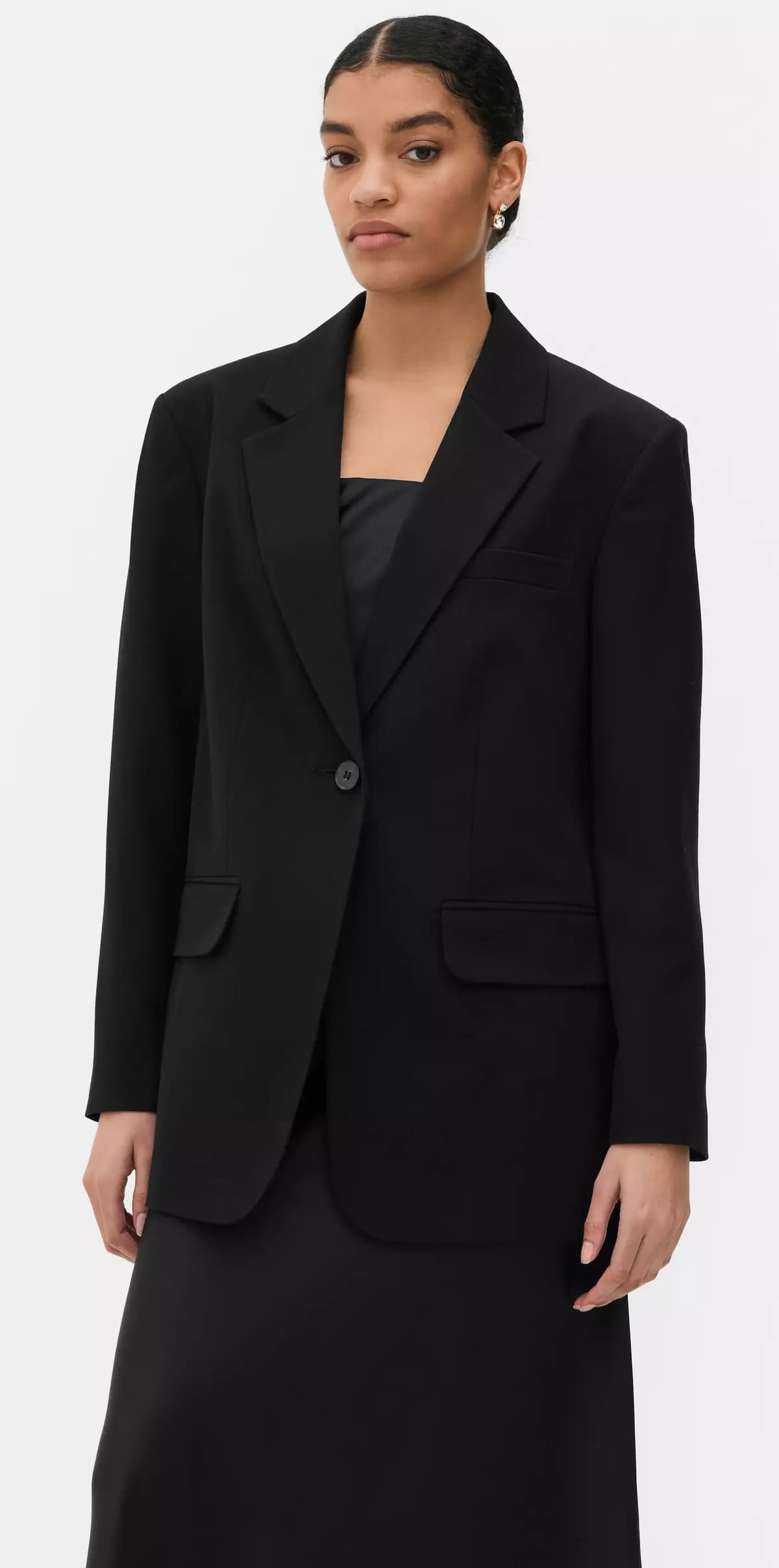 La nueva chaqueta americana de corte boyfriend de Paula Echevarría en color negro de Primark