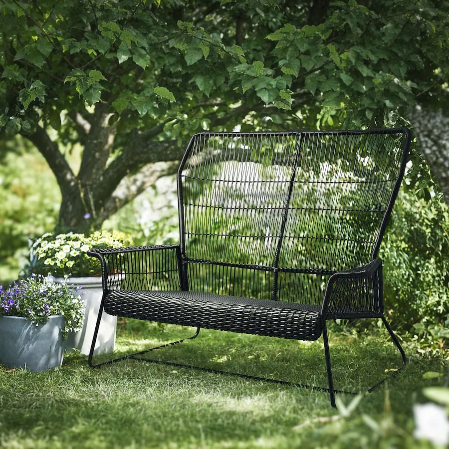 El nuevo sofá de exterior con dos plazas en color gris antracita de Ikea