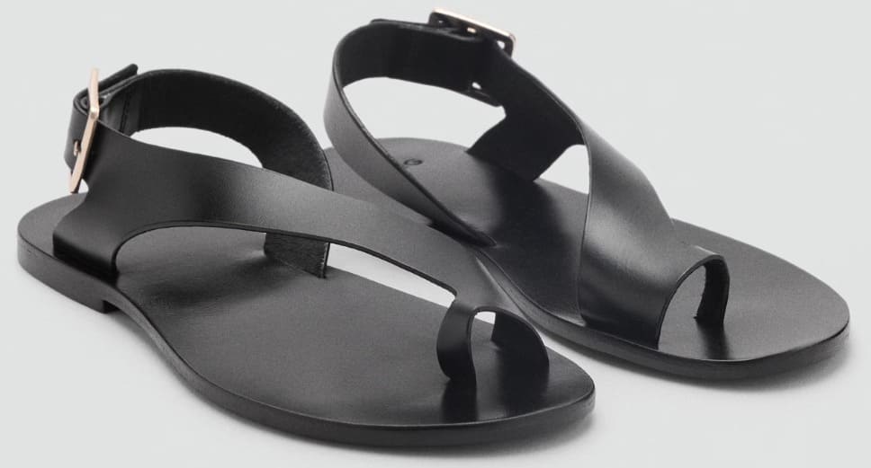 Las sandalias de piel con tira cruzada en color negro de Mango