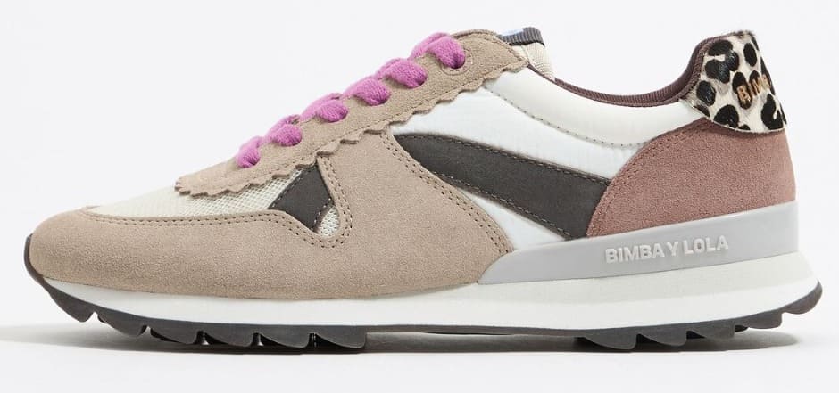 Las zapatillas deportivas técnicas 13 19 en color arena de Bimba y Lola