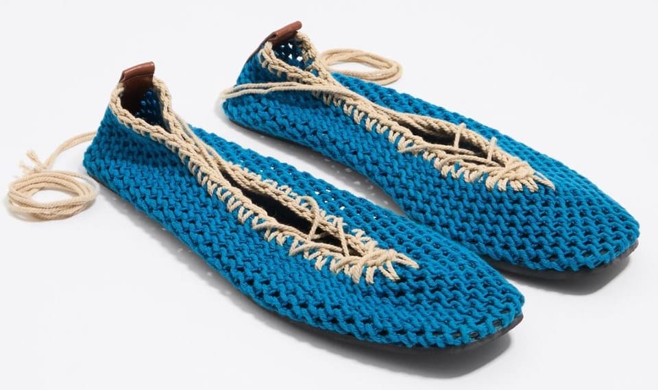 Las bailarinas de crochet en color azul eléctrico de Bimba y Lola