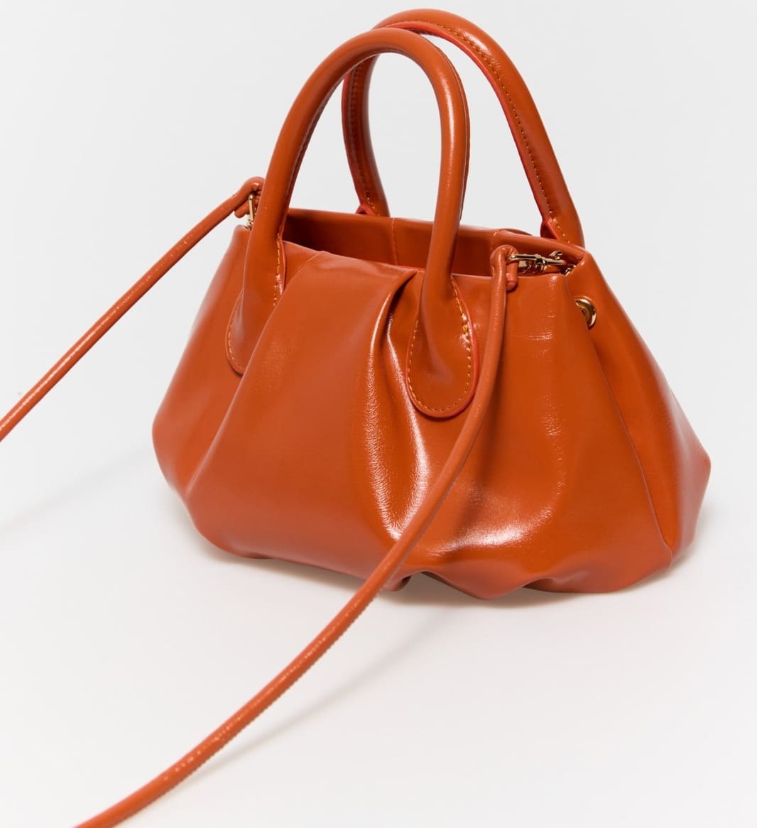 El minibolso calabaza con pliegues de Sfera