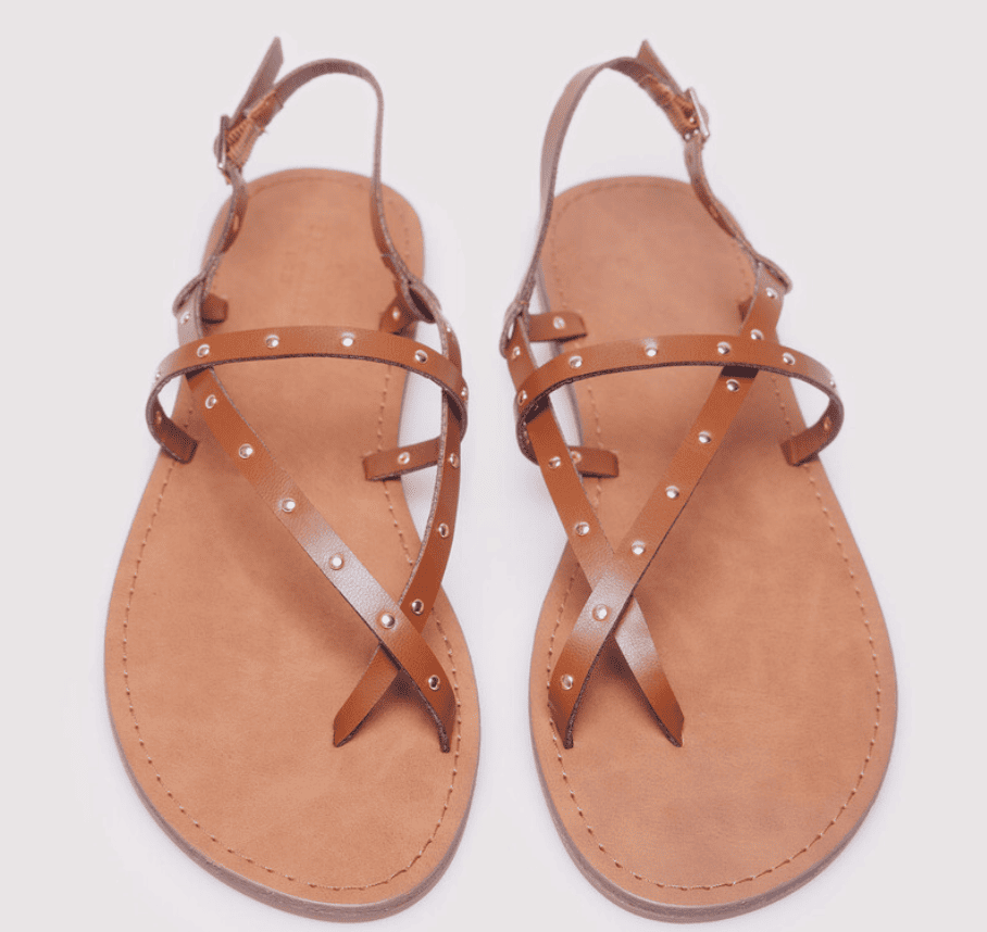 Sandalia tiras tachas