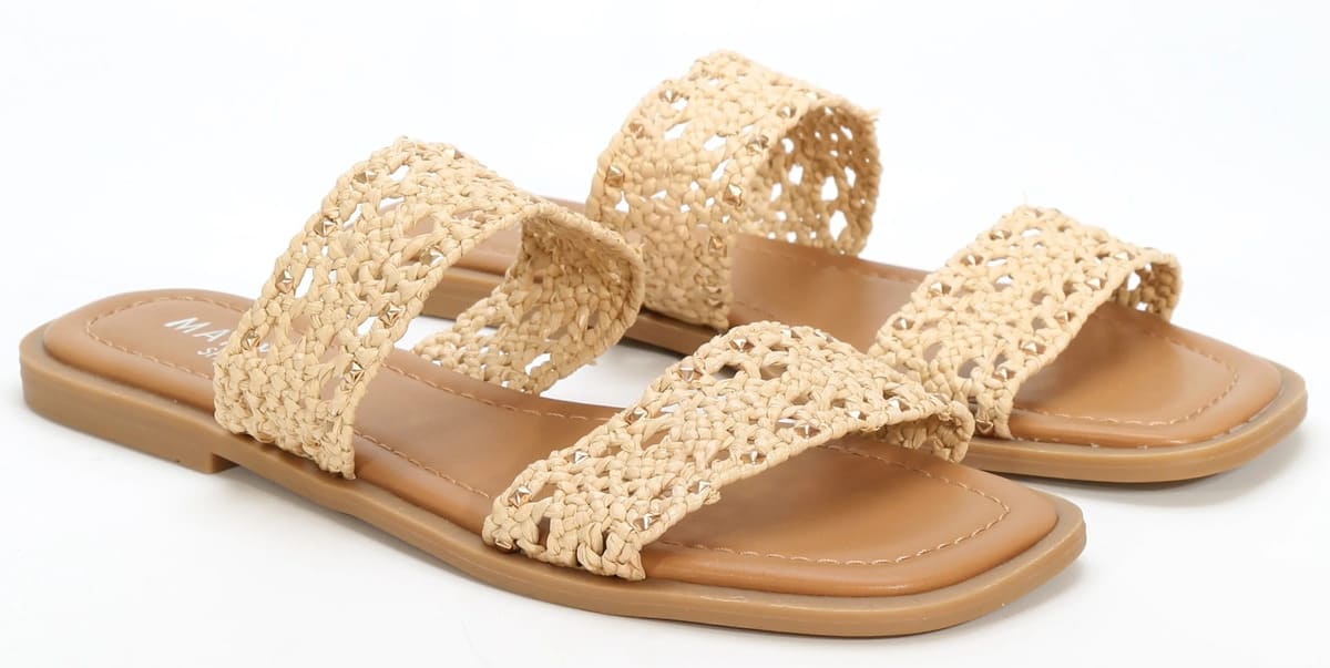 Sandalias planas de rejilla con tachas