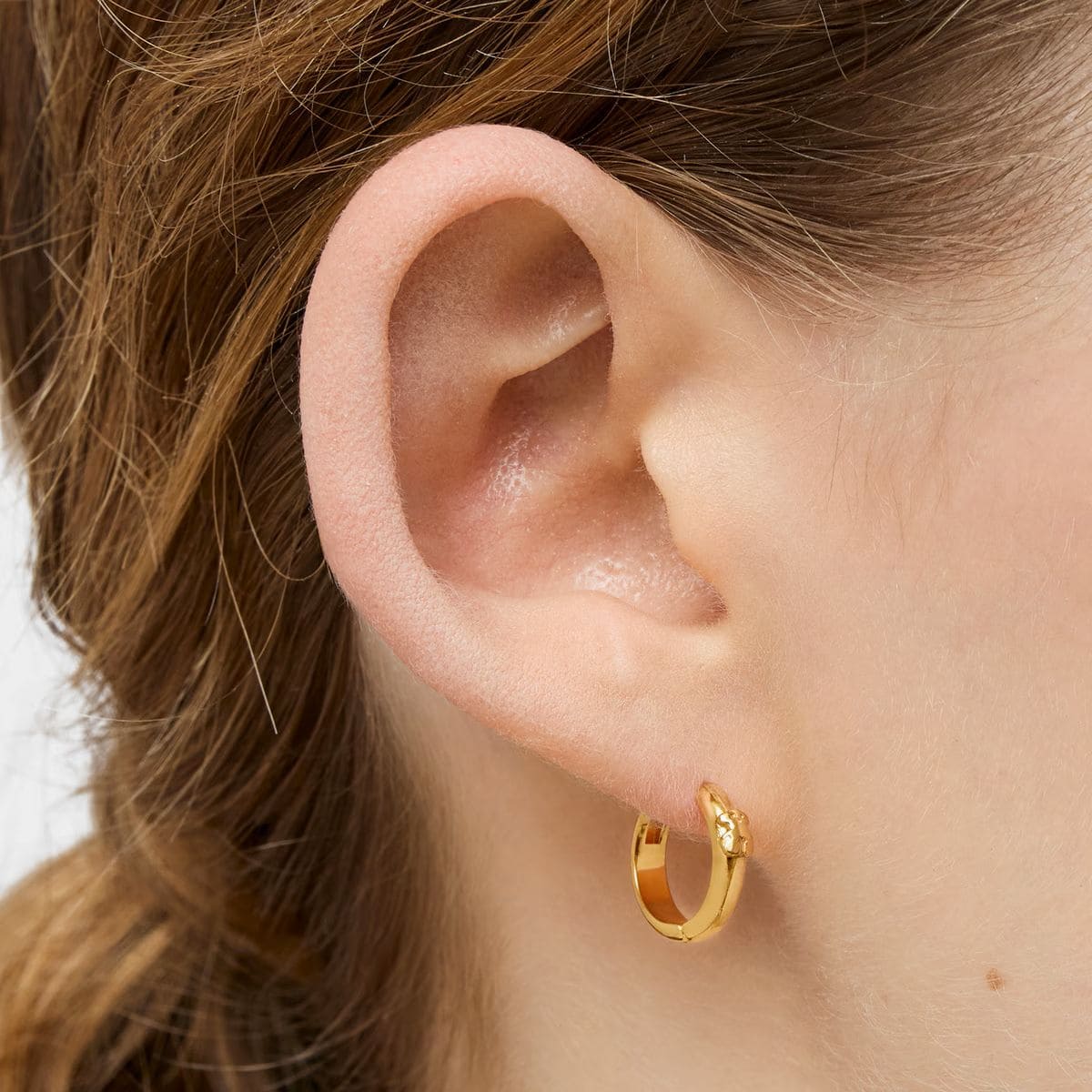 Pendientes de aro con baño de oro 18Kt sobre plata con motivo de oso y cierre criolla Tous de Amazon