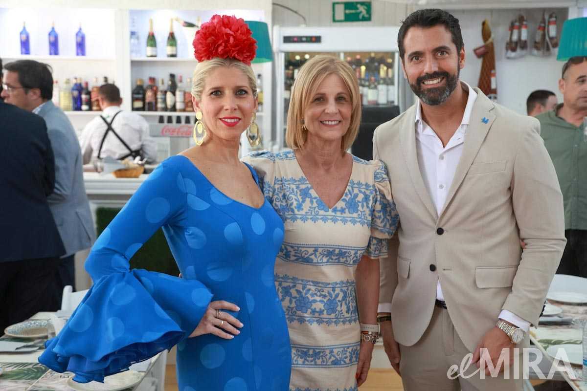 Victoria Sánchez, COO de Grupo MIRA; María José García-Pelayo, alcaldesa de Jerez; y Jaime Núñez, CEO del Grupo MIRA