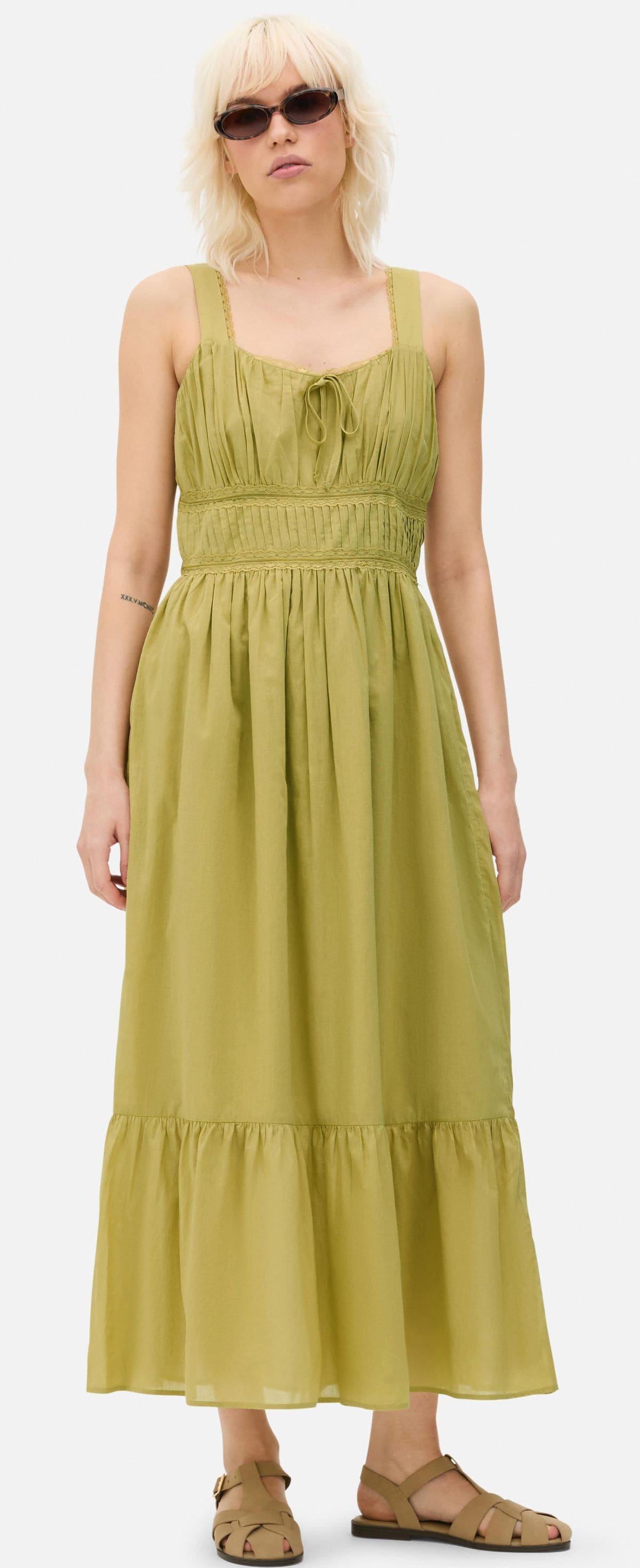 Vestido midi con estampado floral de Primark