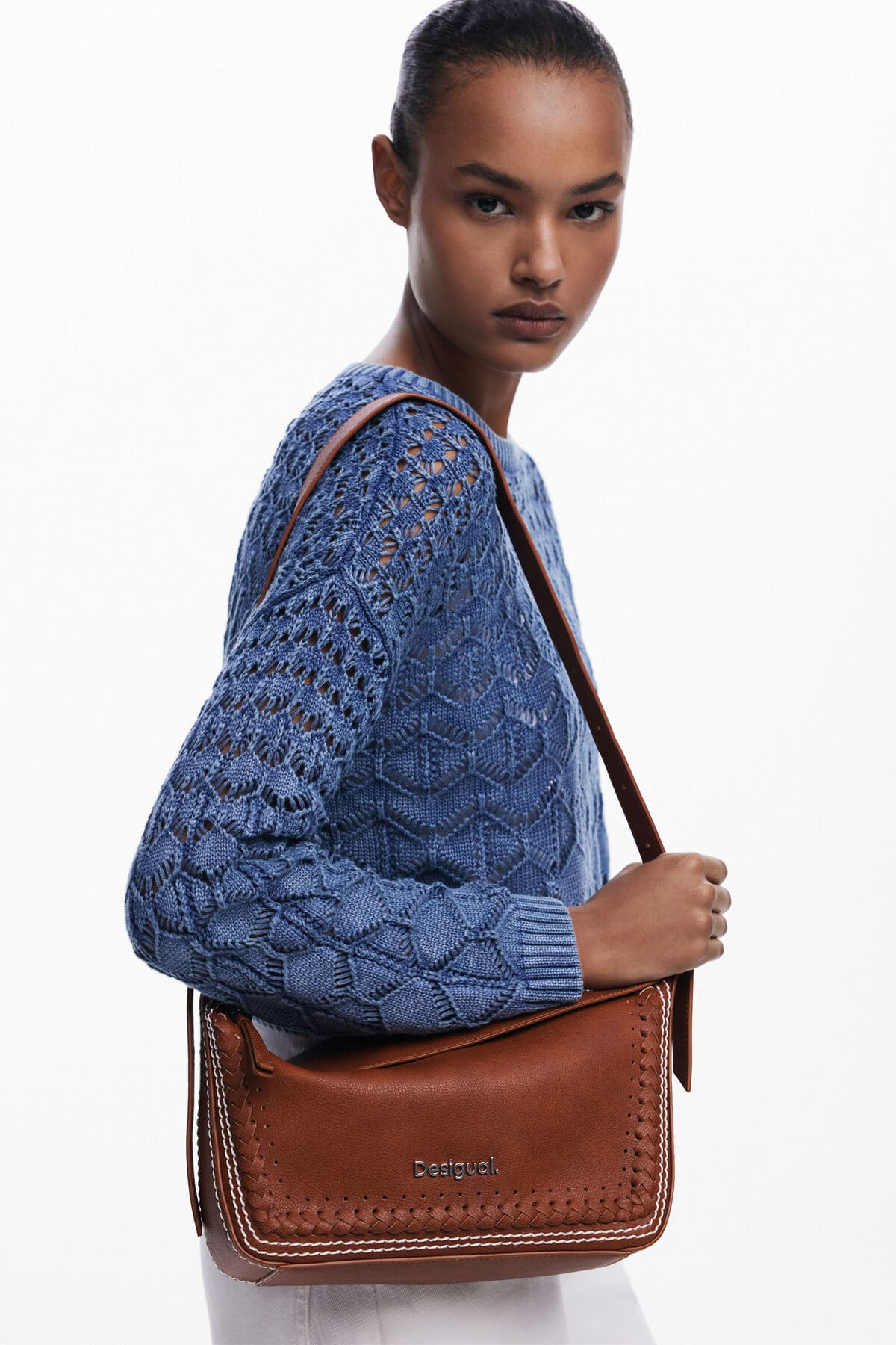 Bolso con detalles trenzados