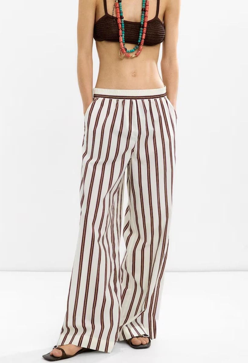 Pantalón fluido con cintura elástica y estampado de rayas