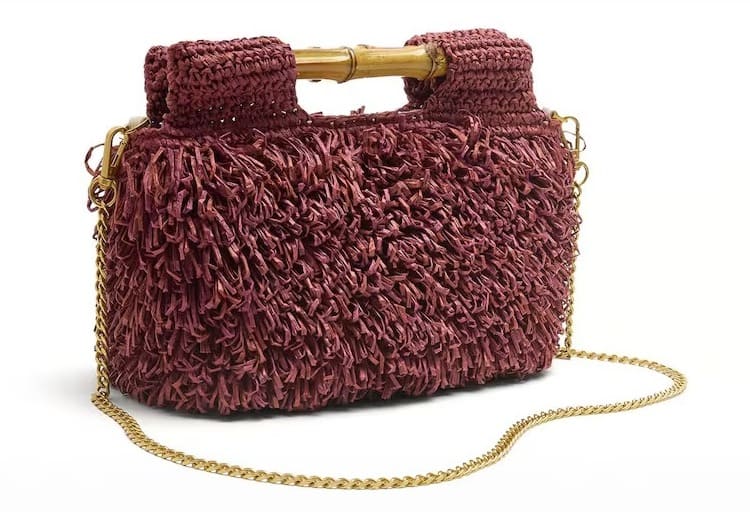 El nuevo bolso de fiesta multiposición efecto rafia con asa de bambú y cierre imantado de Parfois en El Corte Inglés