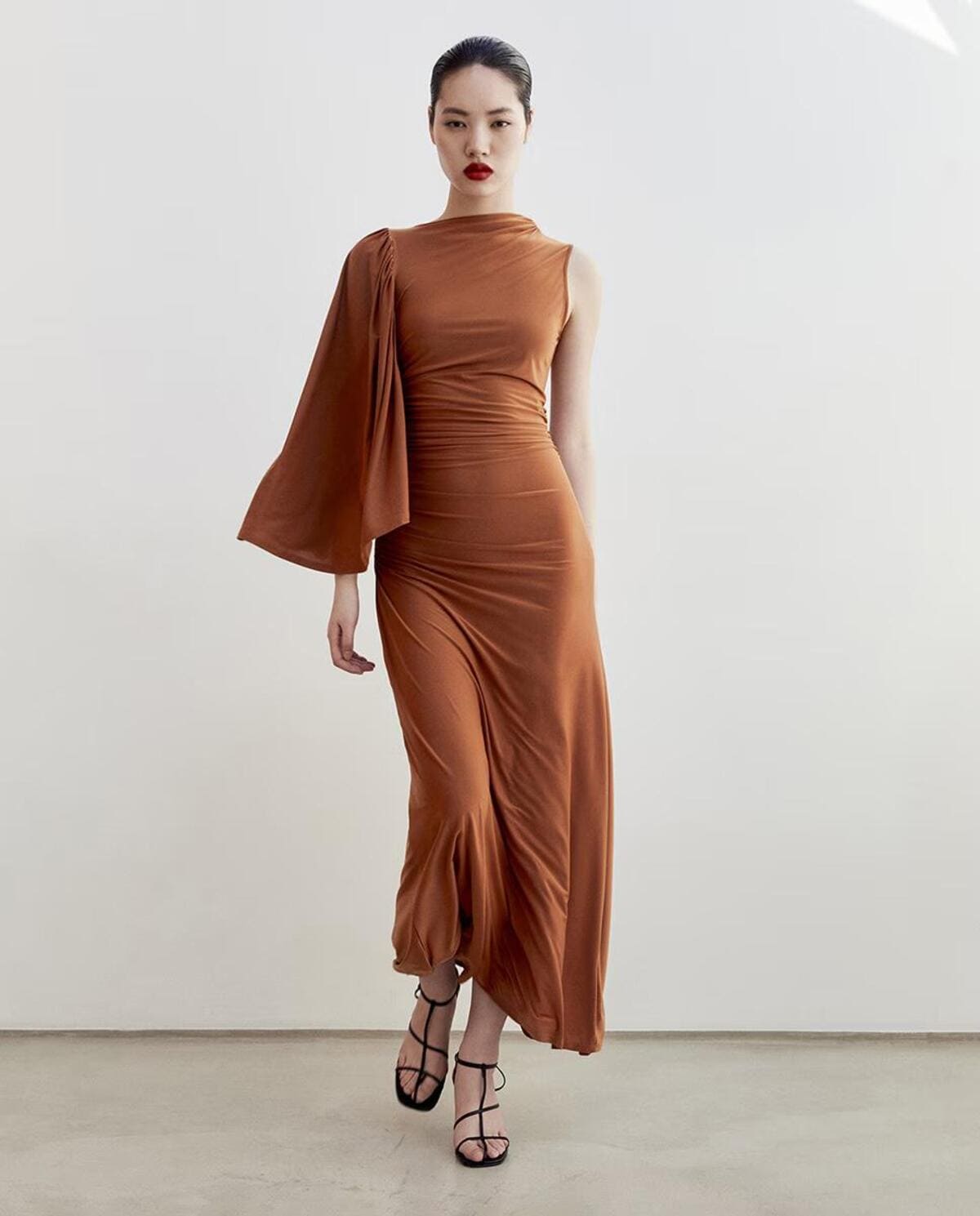 Vestido con manga de capa, Sfera