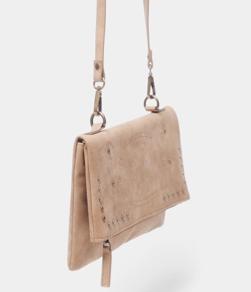 Bolso badolera tachas metálicas