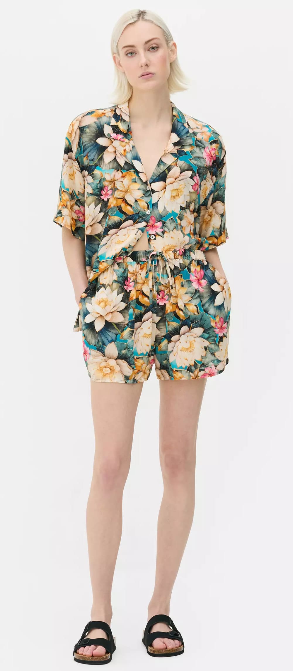 Los nuevos pantalones cortos de playa estampados en color verde azulado de Primark