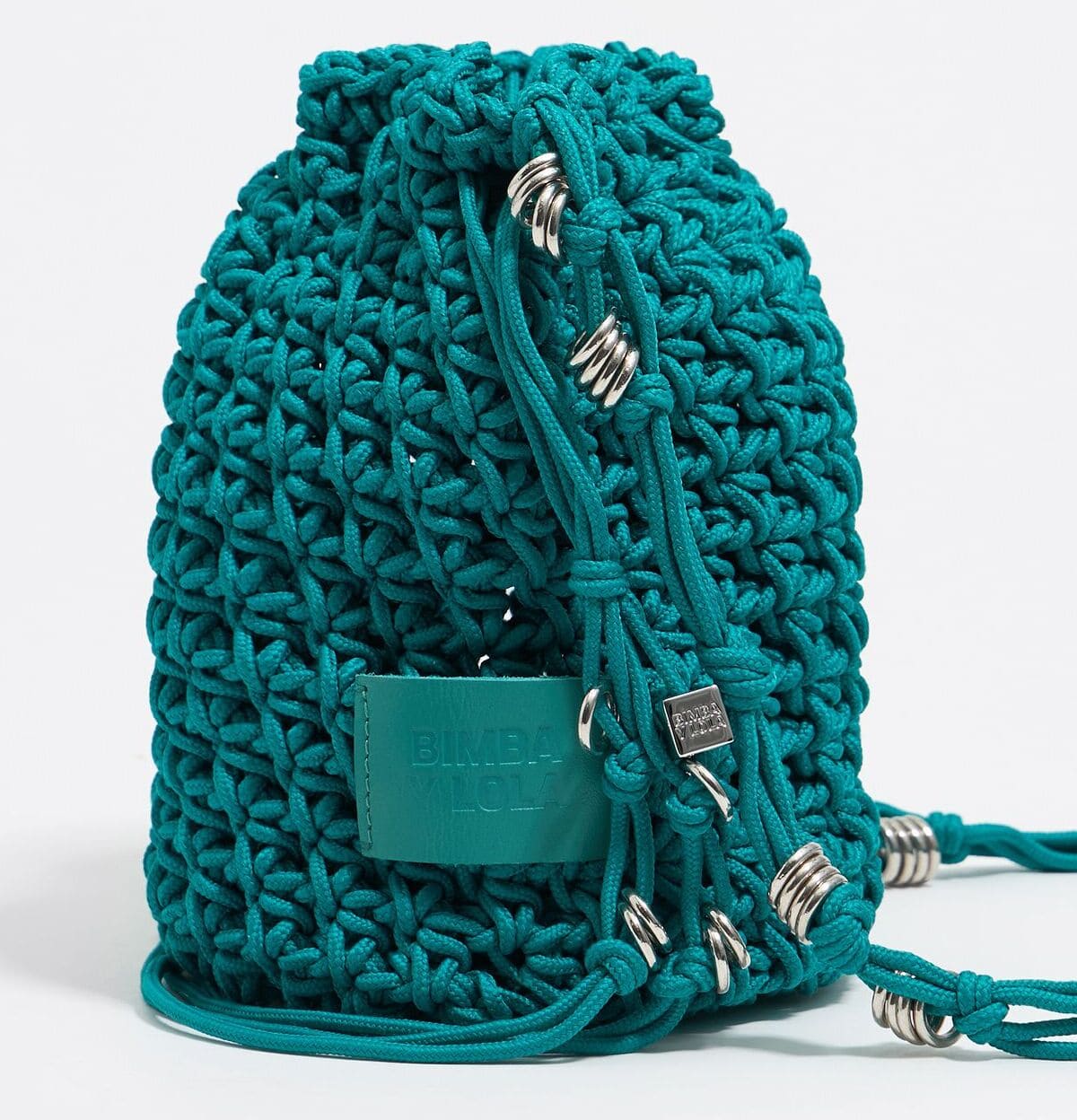 El nuevo bolso de hombro trenzado en color turquesa de Bimba y Lola