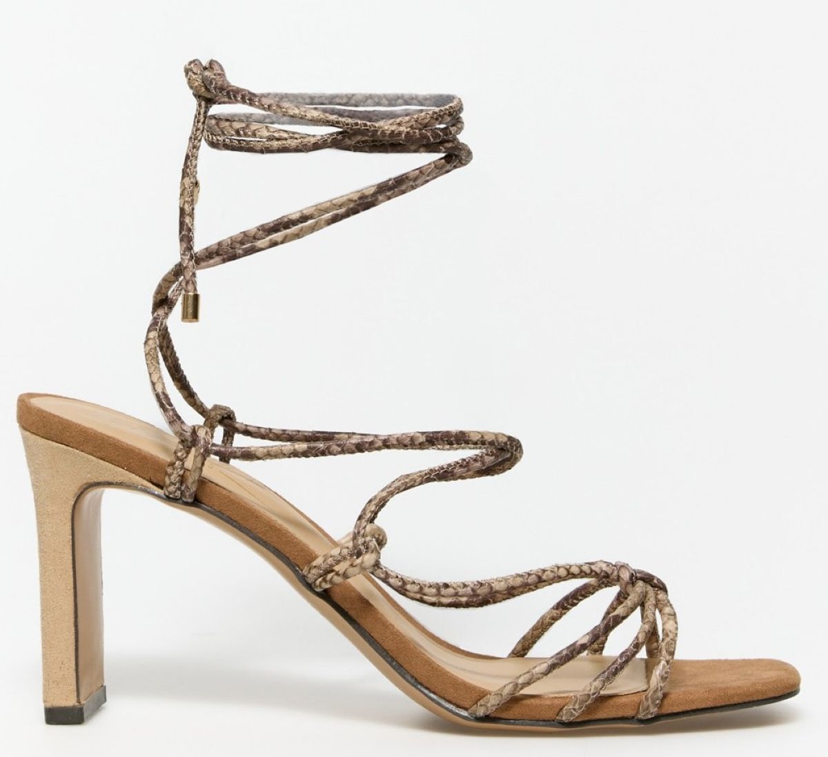 Sandalia de tacón con cuerdas animal print de Sfera