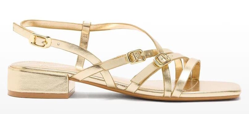 Sandalias de tacón metalizadas con tiras cruzadas y hebilla