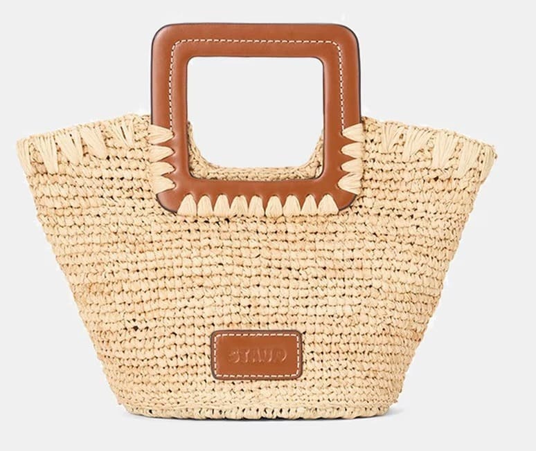 El bolso pequeño modelo Shirley en rafia natural en color beige de Staud en El Corte Inglés
