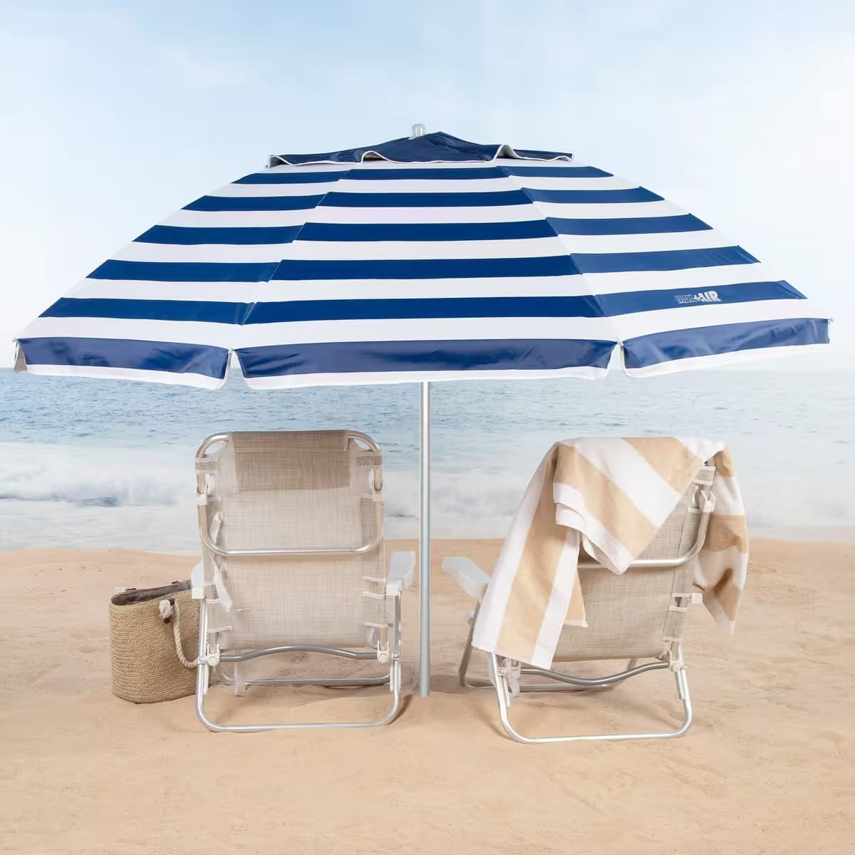 La sombrilla de playa antiviento con 8 varillas de Aktive en Decathlon