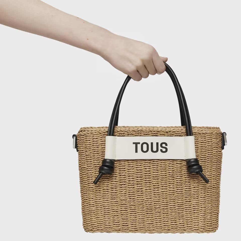 El bolso capazo mediano negro Scoubidou de Tous