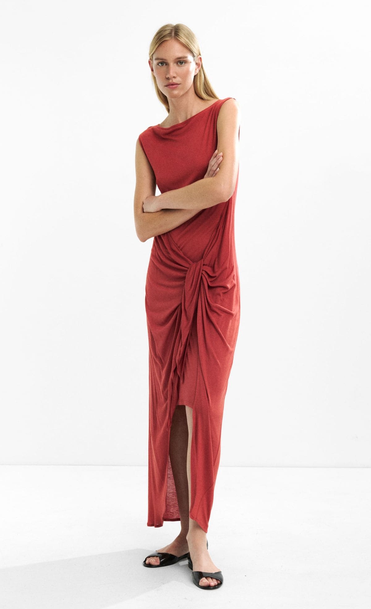 Vestido drapeado con lazo de Parfois