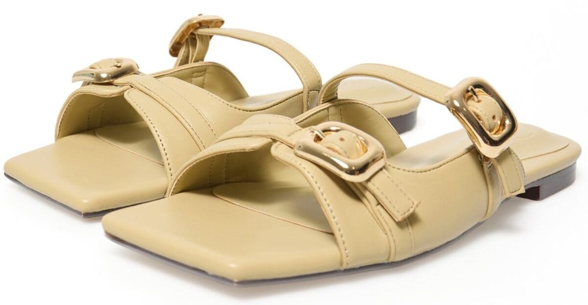 Las sandalias woman con hebillas en color caqui de Sfera